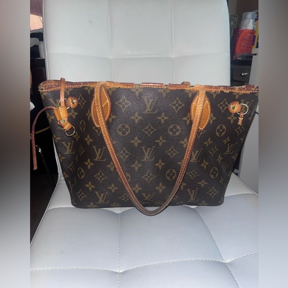 Authentic Louis Vuitton tote bag. - Picture 4 of 4